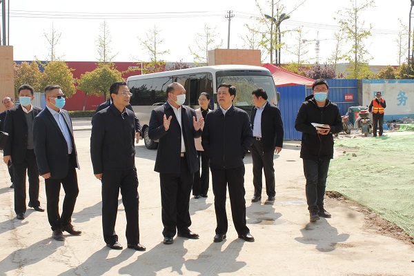 宿州市委書(shū)記史翔一行到徽鹽地產(chǎn)泗縣項(xiàng)目調(diào)研復(fù)工復(fù)產(chǎn)工作