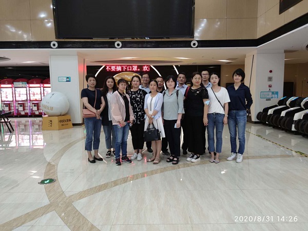 安徽鹽業地產集團公司機關第一、第二黨支部組織觀看愛國主義題材影片《八佰》