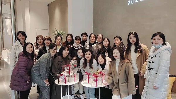 巧手做烘焙，甜蜜好時光——地產集團工會舉辦婦女節主題烘焙活動