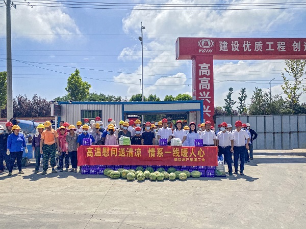 沈時(shí)東、李芳一行到霍邱、六安項(xiàng)目開展 “送清涼”高溫慰問活動